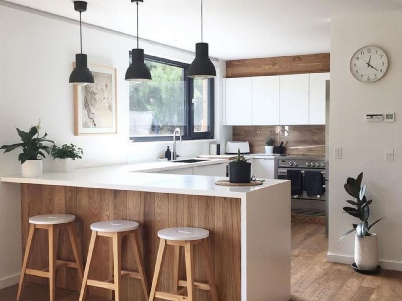 Open-kitchen Contemporary style featuring island countertop