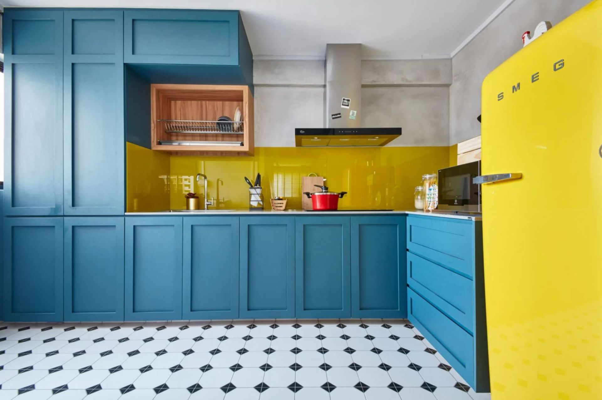 Bright vivid colors inject Retro vibe in the kitchen space